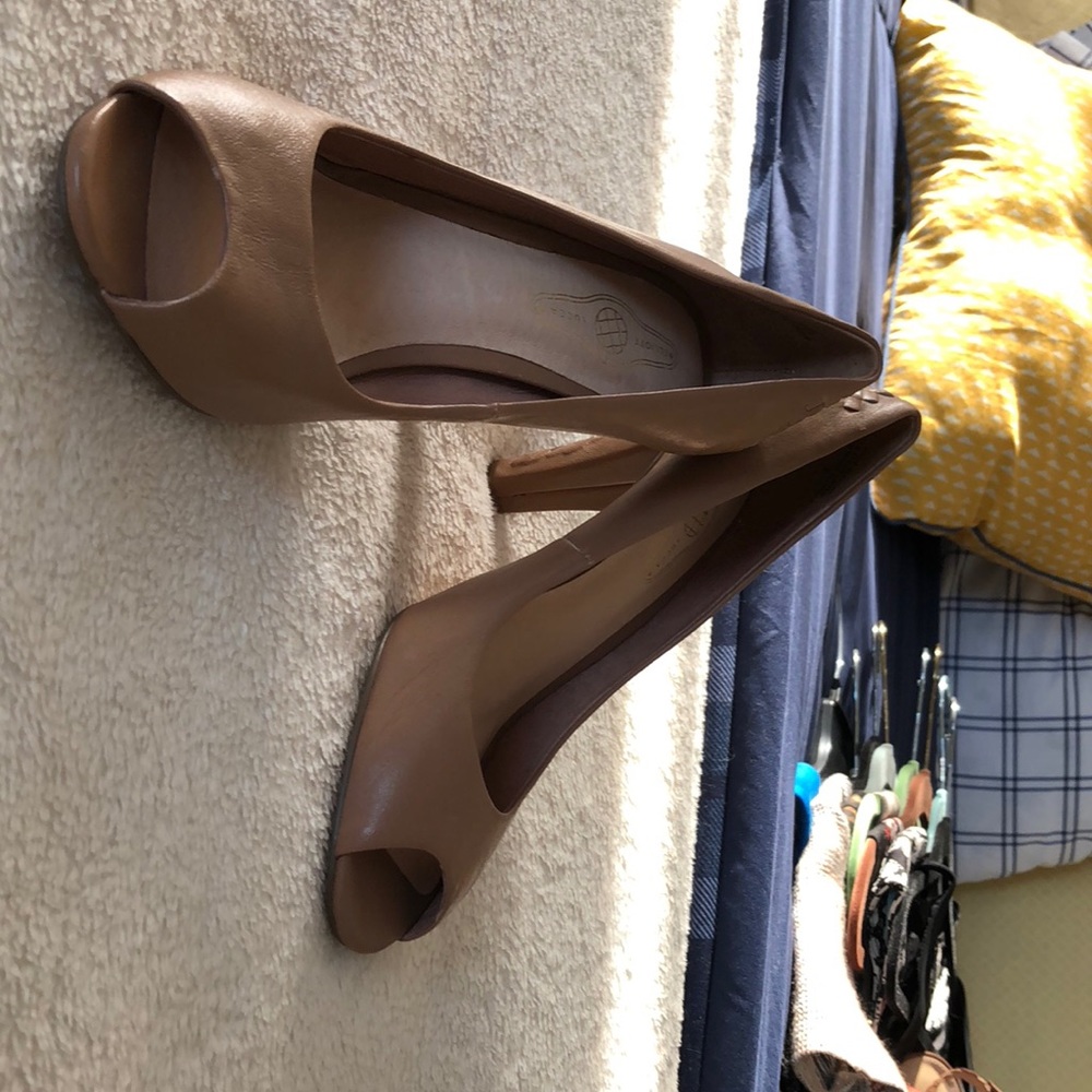 Tan heels open toe shoes